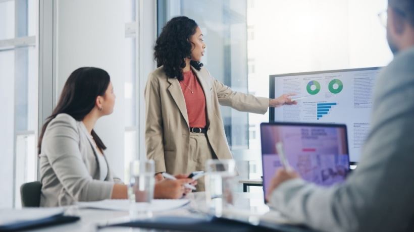 اتجاهات التعلم وتطوير المواهب ٢٠٢٦
التواصل الإنساني • الذكاء الاصطناعي • المبادرة دون توجيه