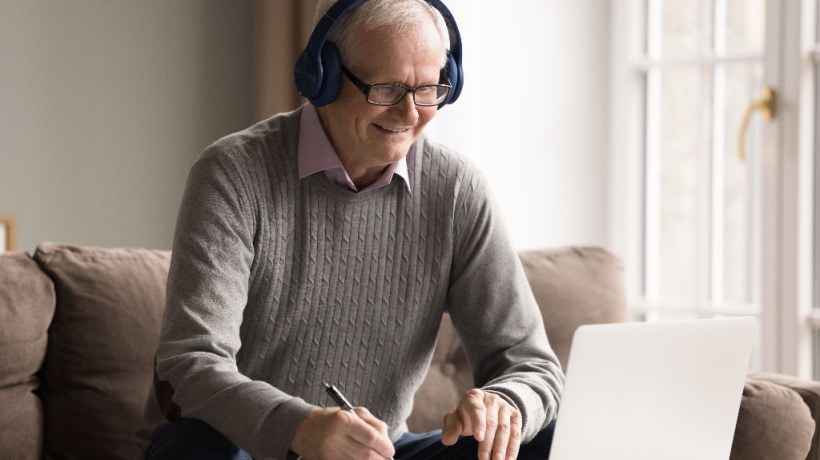 أخطاء شائعة في دورات الذكاء الاصطناعي — ما الذي يودّ المتعلمون البالغون معرفته حقًا؟