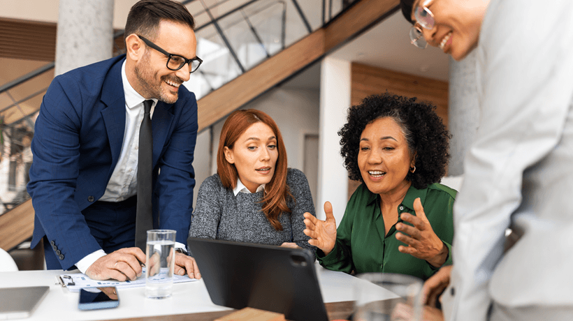 الموظفون والموارد البشرية والذكاء الاصطناعي:
إعادة تشكيل مفهوم النمو في بيئة العمل