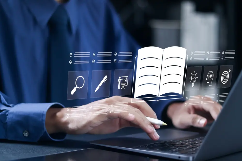 LMS أم LXP؟ ما الذي يعتمده مشترو التعلّم والتطوير فعليًا في 2026؟