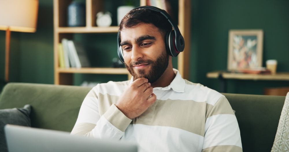 لماذا ينبغي لمتخصصي التعلم والتطوير البدء بالاستماع إلى بودكاست مجالهم؟