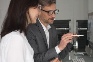 Business,Professionals,Collaborating,And,Discussing,Information,On,A,Computer,Screen