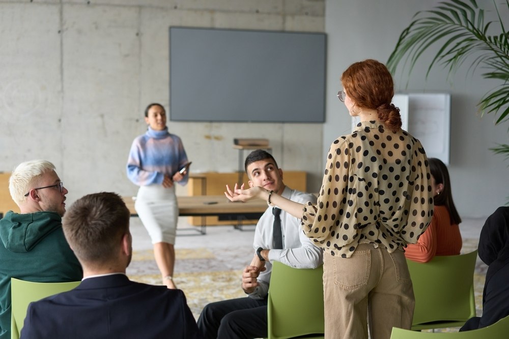 Instructor-Led Training: ILT Models, Benefits & VILT Tips